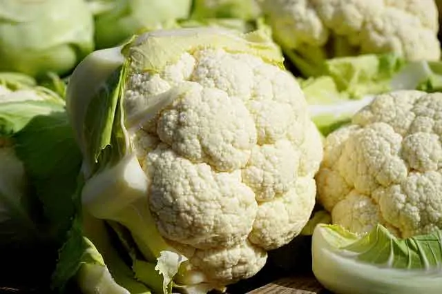 PHOTO OF CAULIFLOWER; best vegetables to eat on a keto diet
