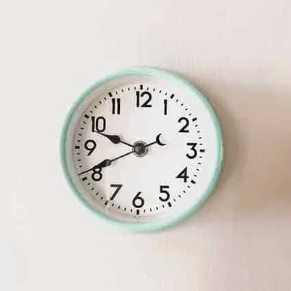 photo of a clock that represents itermittent fasting; keto diet for beginners.