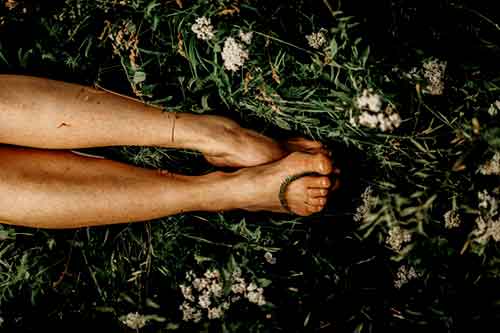 photo of bare feet in grass: Grounding benefits - my experience